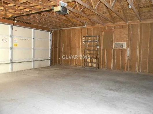 Nice garage, concrete floor