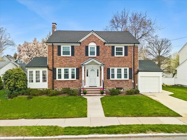 8 Myles Standish Rd, West Roxbury, MA 02132