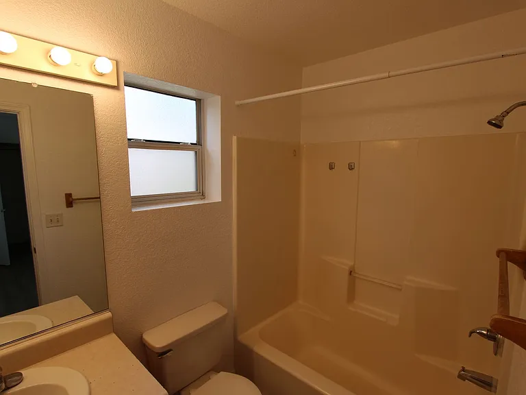 2115 N West St — Photo 18