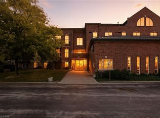 262 Dundas St E #311, Hamilton, ON L8B 1A9