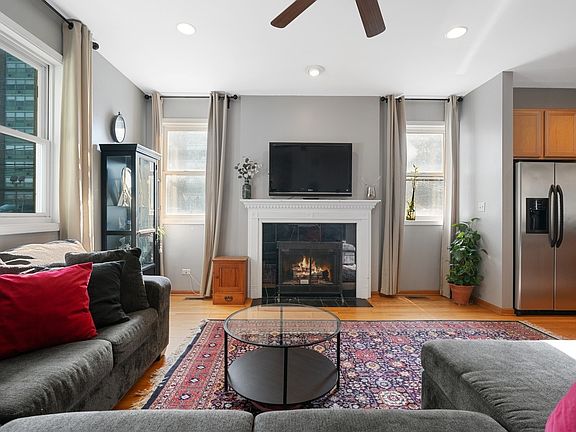 4th image of 4627 N Kenmore Ave APT 1E
