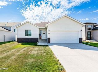 5952 Lou Ann St, Grand Forks, ND 58201