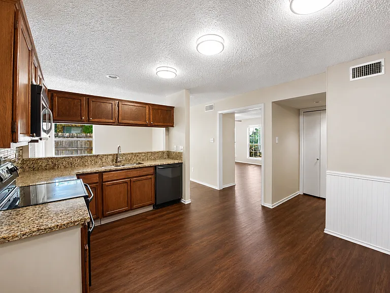 2202 Prairie Creek Trl — Photo 12