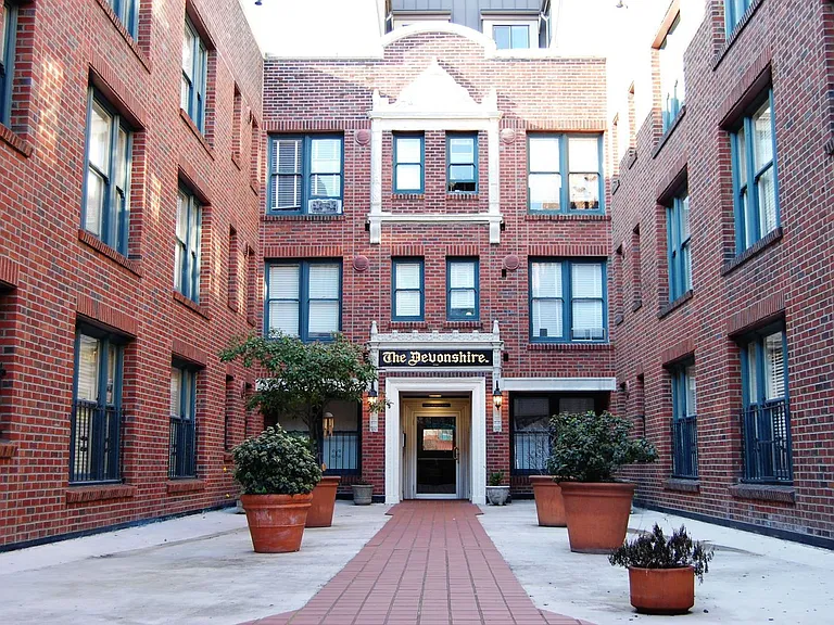 Devonshire — Photo 2