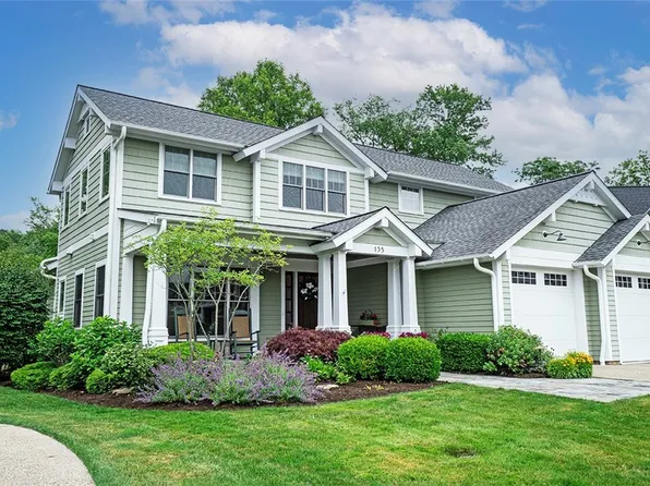 135 Pear Tree Cir, Chagrin Falls, OH 44022
