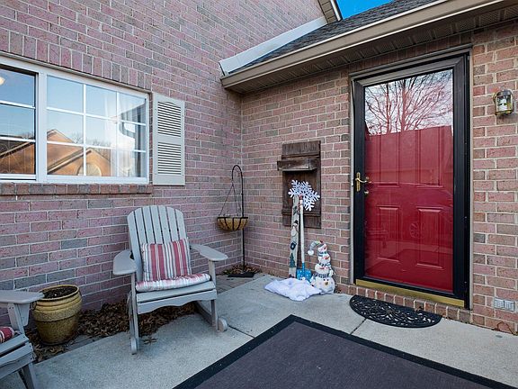 4th image of 6043 Blendon Chase Dr