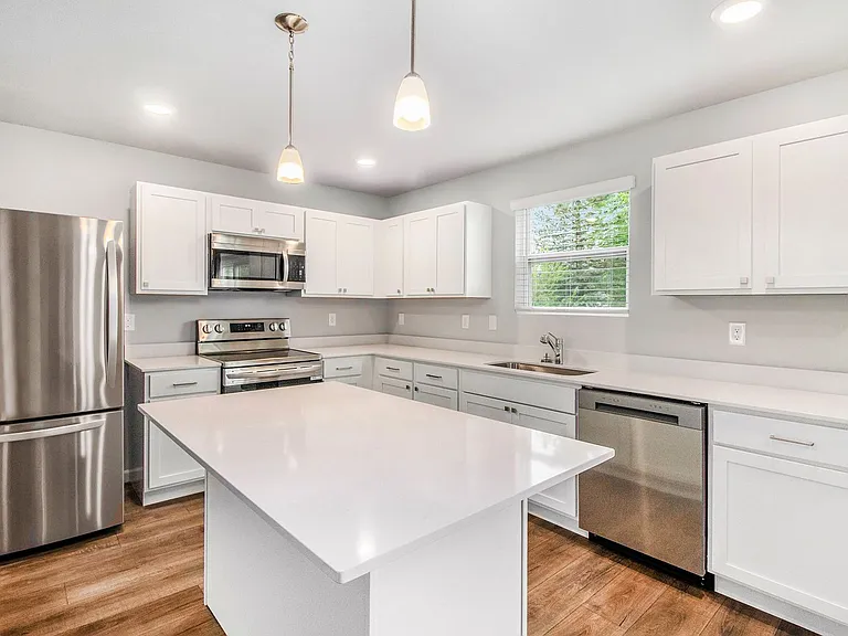 225 Wildflower Dr — Photo 4