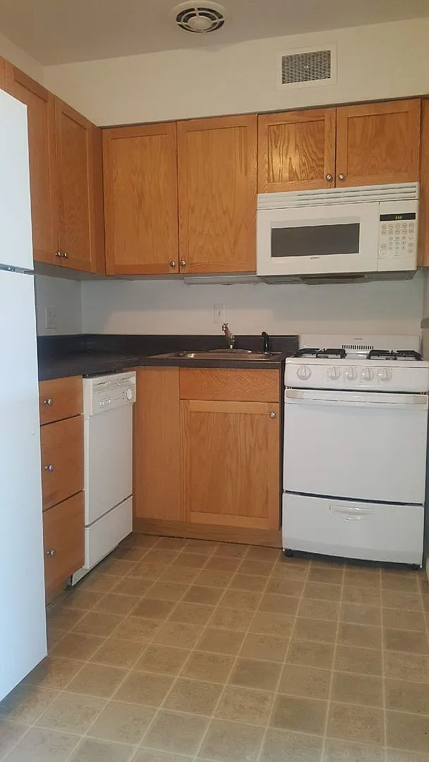 Mackenzie Place — Photo 4