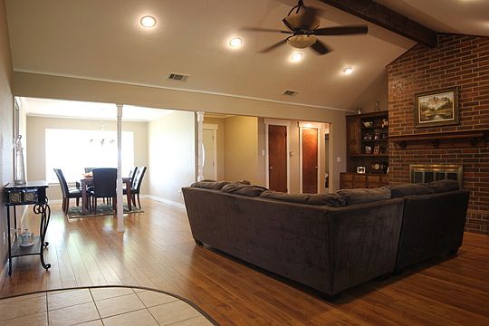 3rd image of 2826 Southwinds Dr