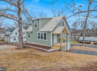 15 Hilltop St, Berkeley Springs, WV 25411