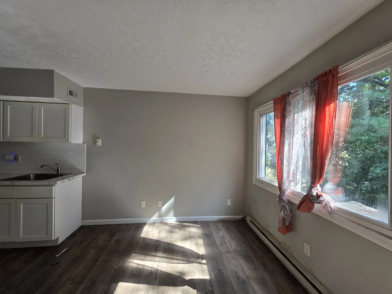 653 Fitch St — Photo 4