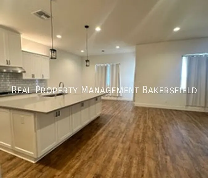 823 Brookline Ln — Photo 7