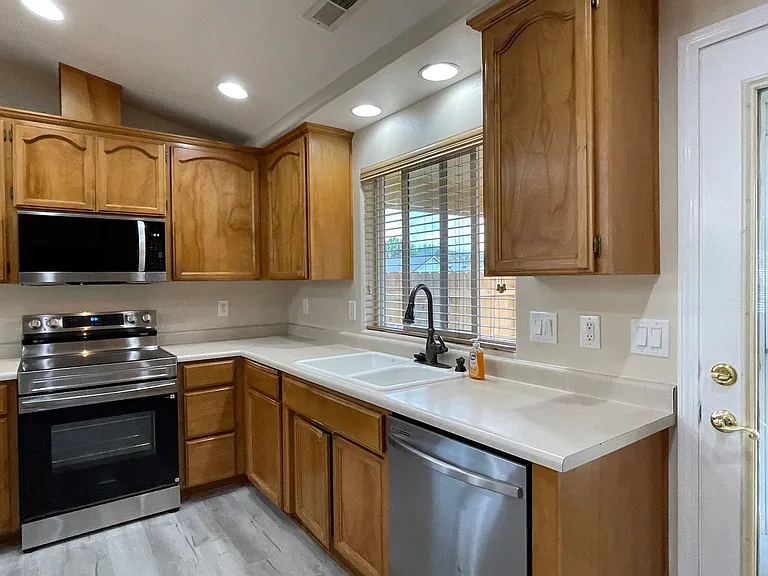 476 Teakwood Dr — Photo 11