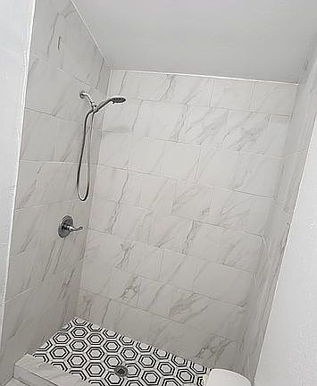 4th image of 400 E 23rd St