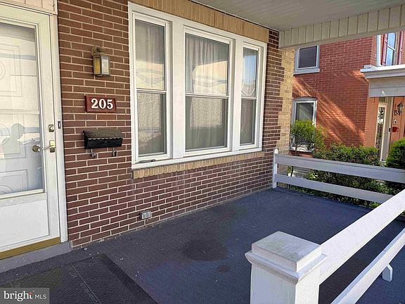 2nd image of 205 Park Ave