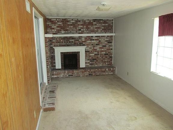 5th image of 2502 Aubrey Ave