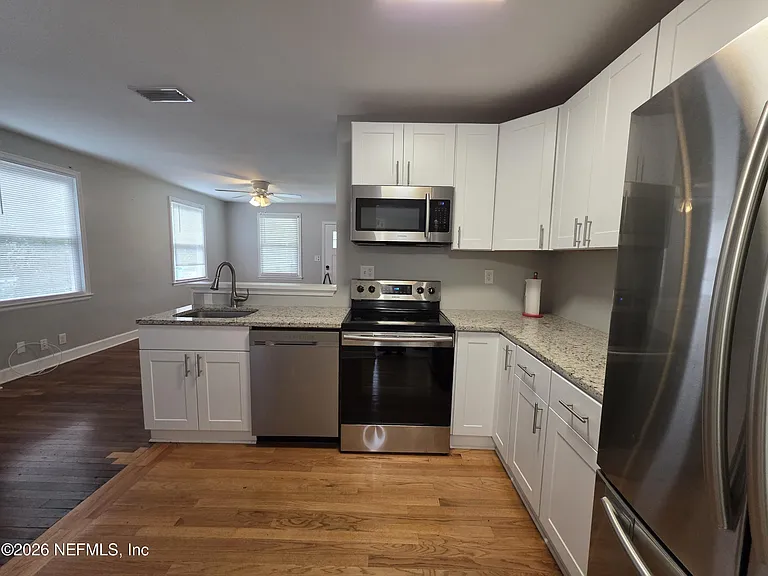 3353 Dellwood Ave — Photo 3