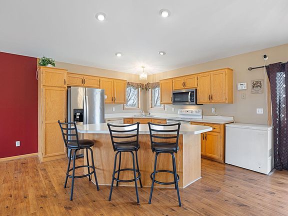 4th image of 4569 Kady Ave NE