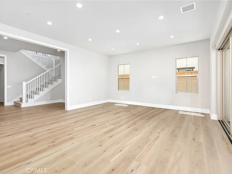 127 Oakstone — Photo 10