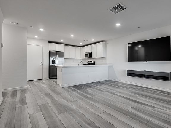 5th image of 6176 Rathbone St