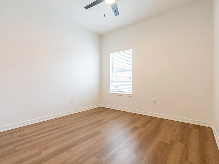 110 N Delaware Ave — Photo 32