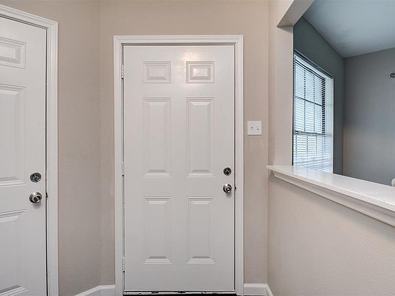 4th image of 4922 Pleasant Plains Dr
