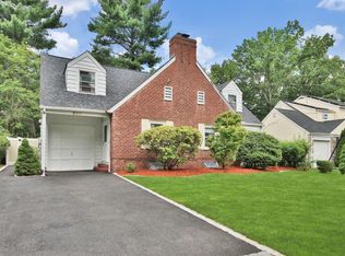 980 Phelps Rd, Teaneck, NJ 07666