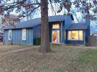 208 E Frontier Dr, Mulvane, KS 67110