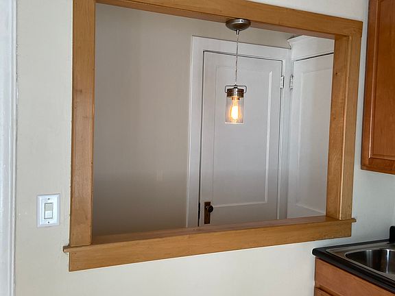 4th image of 2400 Fremont Ave S APT 4