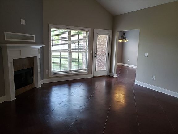 4th image of 305 Flagstone Dr