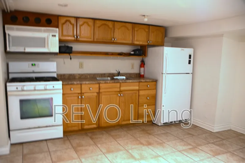Studio, 1.0 bath, 600 sqft, $1,275 — Photo 2