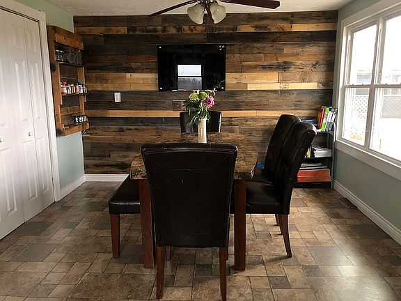 Kitchen pallet wall