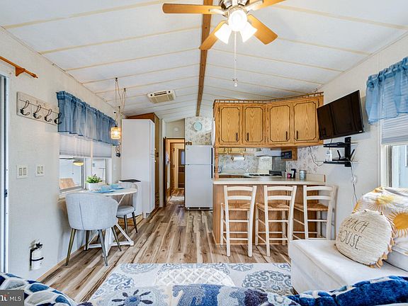 4th image of 20912 Daniels Way #3309