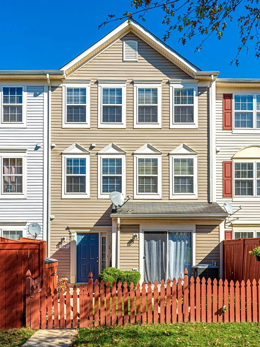 3 bed, 2.5 bath, 1768 sqft, $2,250 — Photo 1
