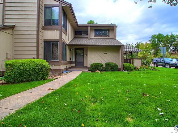 Plenty of grassy area right outside your front door!  Corner unit.  Lots of extra parking on Florida!