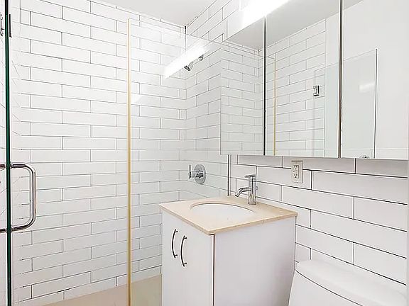 5th image of 120 E 4th St APT 1g