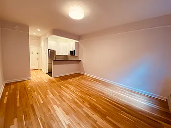 Rented by Metropolis Real Estate of Manhattan