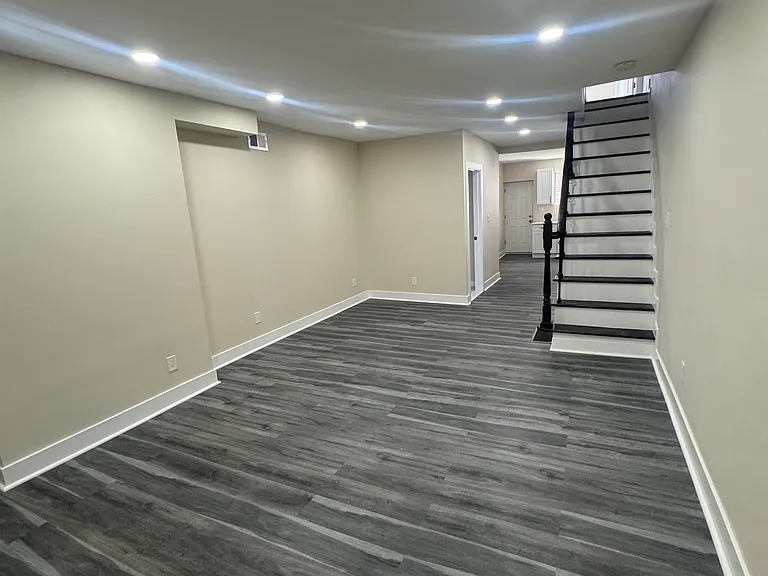 459 E High St — Photo 5