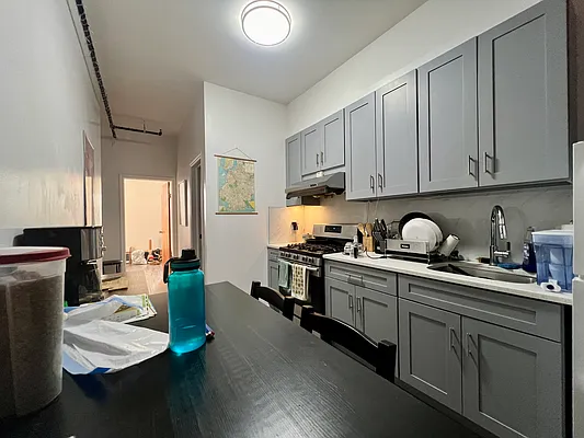 Rented by E Realty International Corp | media 4