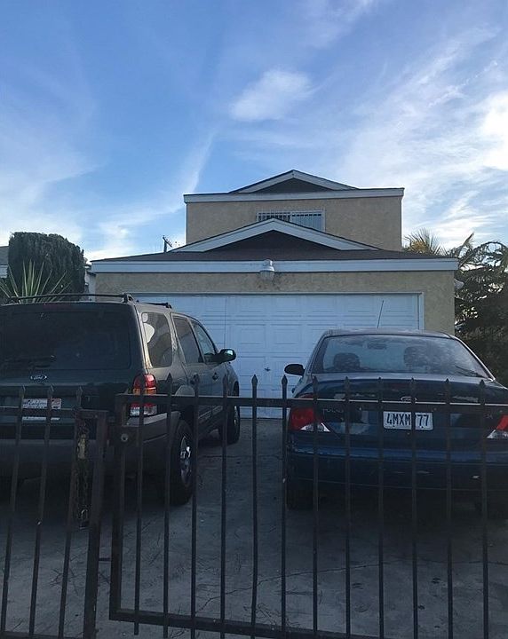 1st image of 952 E 111th Dr
