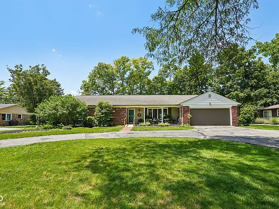 2nd image of 6736 Grosvenor Pl