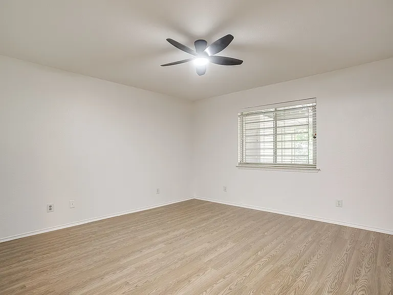 5323 Northridge Blvd — Photo 33