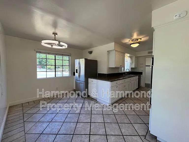 4527 Stark Ave — Photo 9