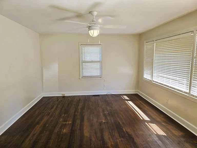 1510 Clarksville Dr — Photo 4
