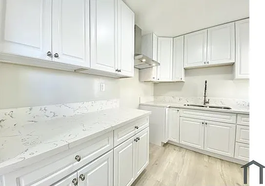 1038 W 57th St #1040 — Photo 5