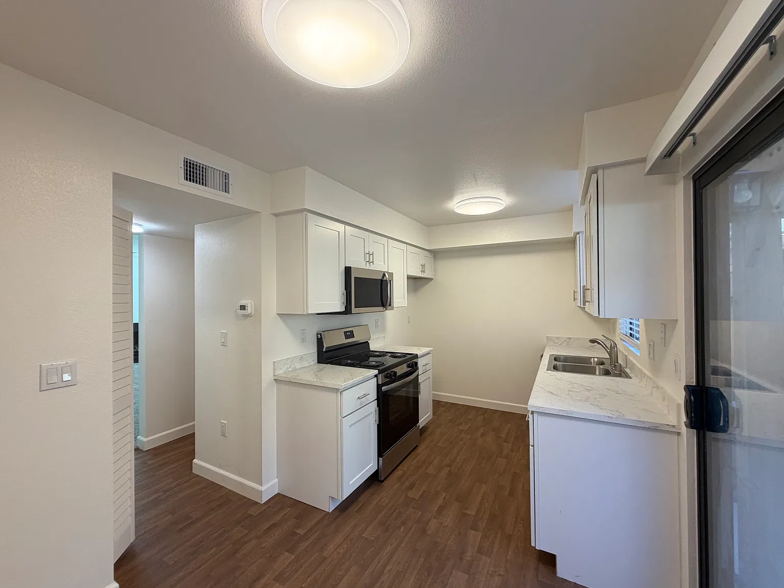 2 bed, 1024 sqft, $2,495 — Photo 3