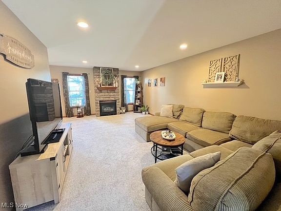 4th image of 520 Oakdale Dr