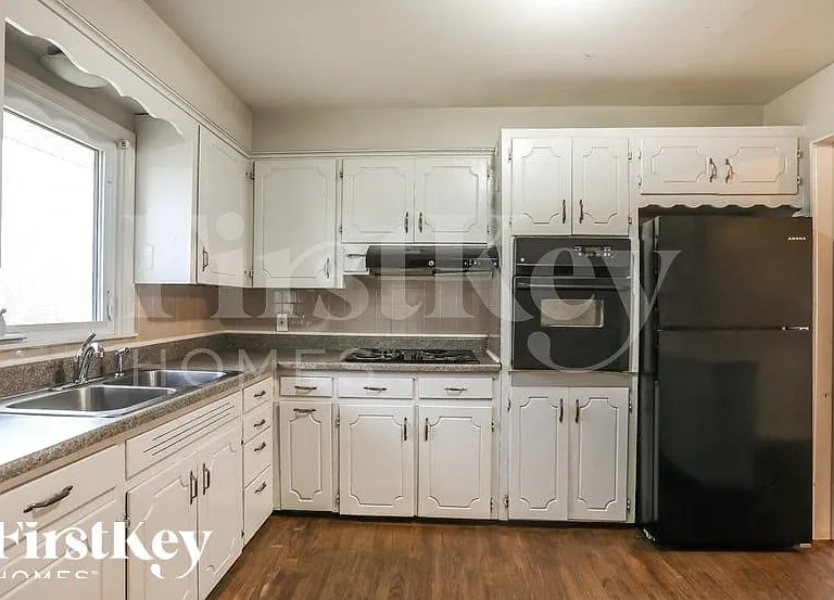 5915 Harvard Ave — Photo 8