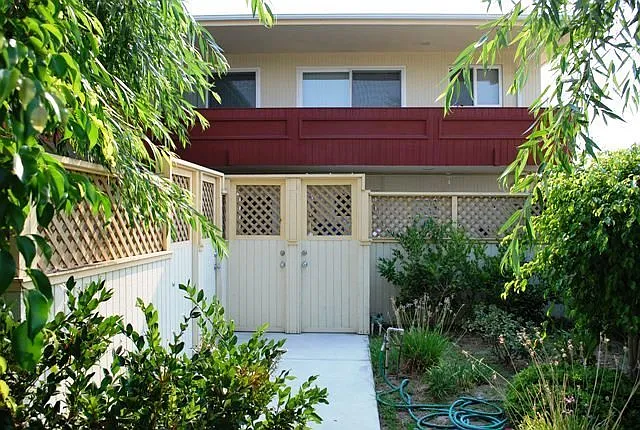 10860 Venice Blvd — Photo 4