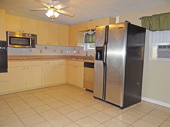 3rd image of 2821 Miriam St S